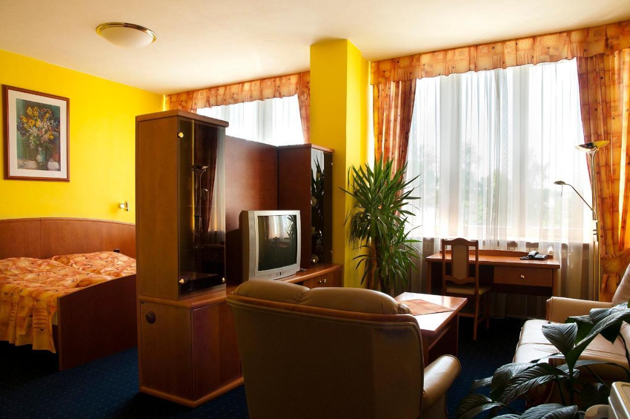 Hotel Slunce Havlíčkův Brod Exterior foto